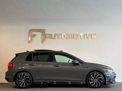 Volkswagen Golf 1.5 eTSI R-Line Pano|Keyless|Camera|IQ|Sfeer