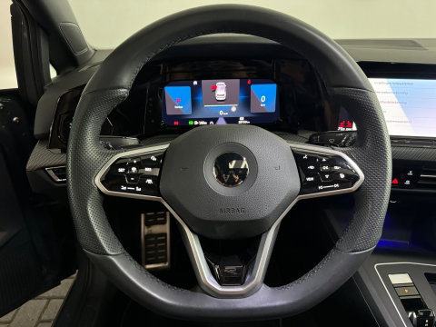 Volkswagen Golf 1.5 eTSI R-Line Pano|Keyless|Camera|IQ|Sfeer