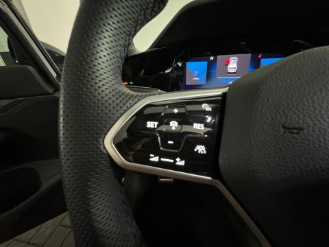 Volkswagen Golf 1.5 eTSI R-Line Pano|Keyless|Camera|IQ|Sfeer