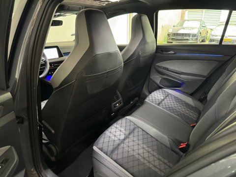 Volkswagen Golf 1.5 eTSI R-Line Pano|Keyless|Camera|IQ|Sfeer