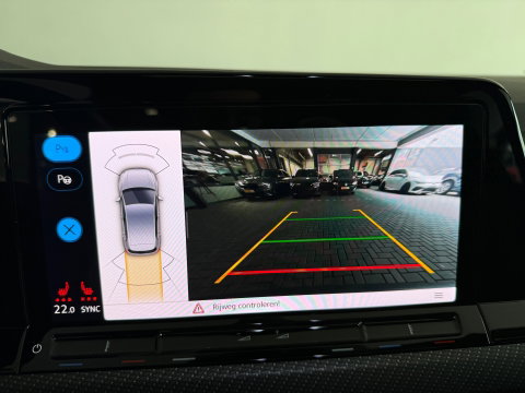 Volkswagen Golf 1.5 eTSI R-Line Pano|Keyless|Camera|IQ|Sfeer