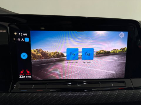 Volkswagen Golf 1.5 eTSI R-Line Pano|Keyless|Camera|IQ|Sfeer