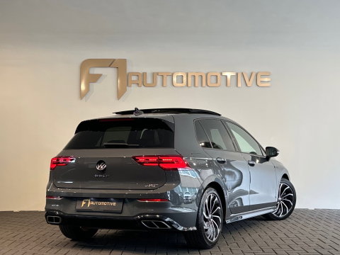 Volkswagen Golf 1.5 eTSI R-Line Pano|Keyless|Camera|IQ|Sfeer