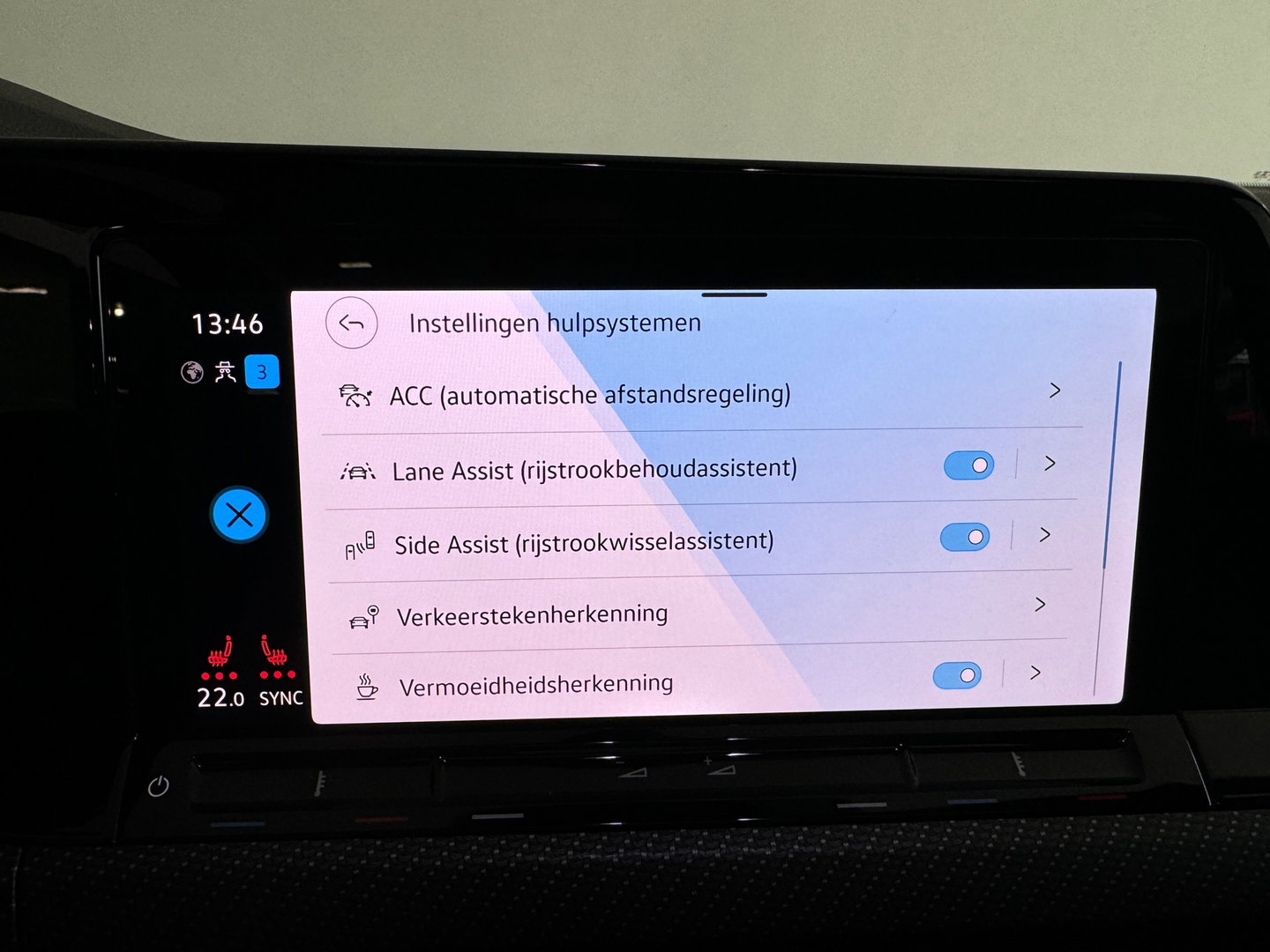 Volkswagen Golf 1.5 eTSI R-Line Pano|Keyless|Camera|IQ|Sfeer