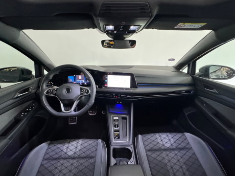 Volkswagen Golf 1.5 eTSI R-Line Pano|Keyless|Camera|IQ|Sfeer