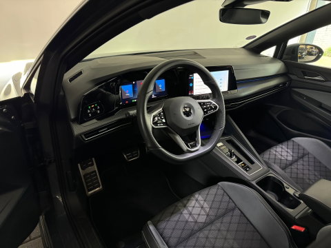 Volkswagen Golf 1.5 eTSI R-Line Pano|Keyless|Camera|IQ|Sfeer