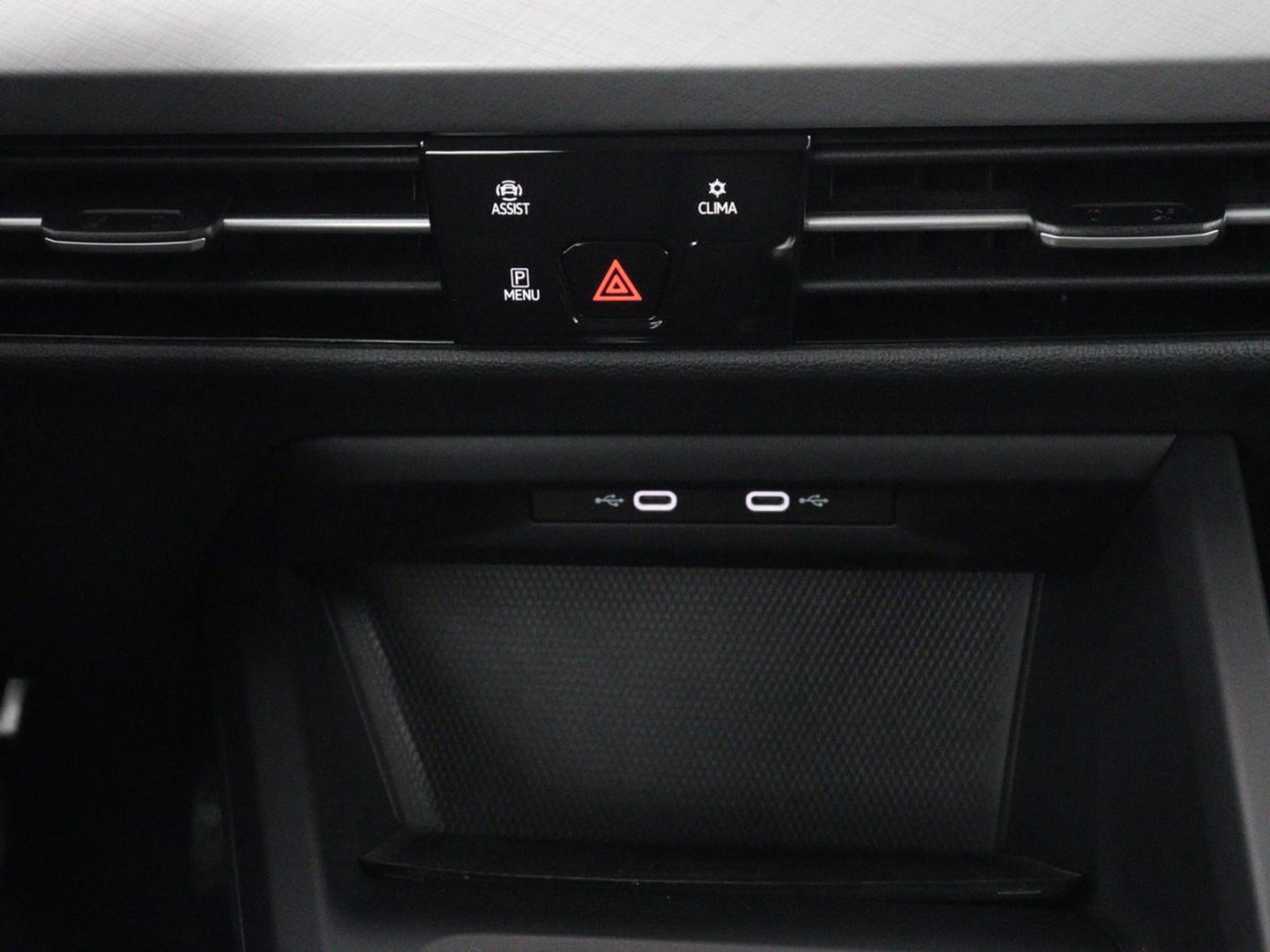 Volkswagen Golf 1.0 TSI Life | Carplay | Adaptive cruise | Navigatie | Parkeerhulp | Full LED | Climate control | DAB | Bluetooth | Digital cockpit