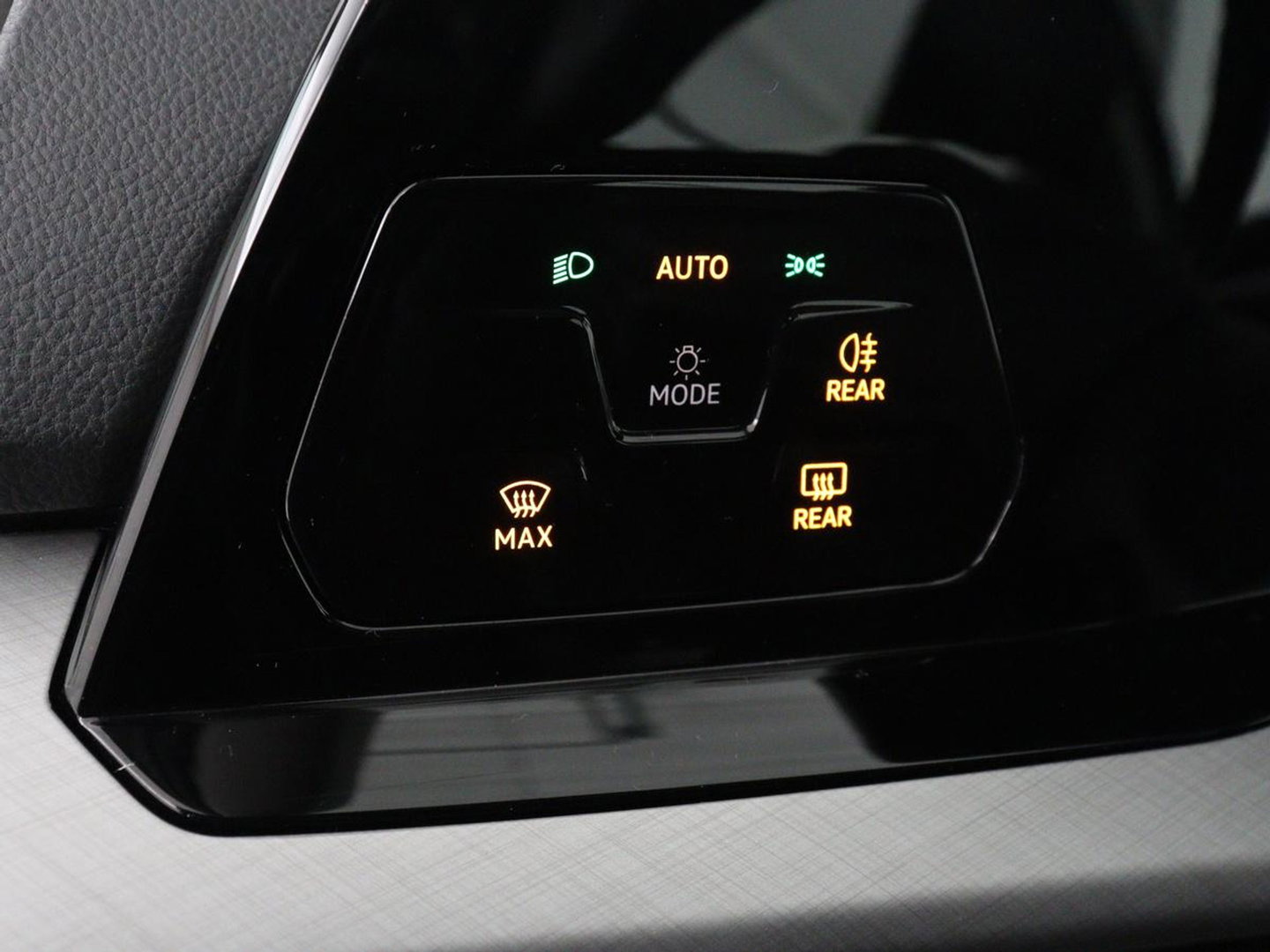 Volkswagen Golf 1.0 TSI Life | Carplay | Adaptive cruise | Navigatie | Parkeerhulp | Full LED | Climate control | DAB | Bluetooth | Digital cockpit