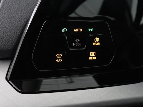 Volkswagen Golf 1.0 TSI Life | Carplay | Adaptive cruise | Navigatie | Parkeerhulp | Full LED | Climate control | DAB | Bluetooth | Digital cockpit