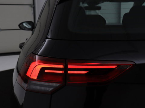 Volkswagen Golf 1.0 TSI Life | Carplay | Adaptive cruise | Navigatie | Parkeerhulp | Full LED | Climate control | DAB | Bluetooth | Digital cockpit