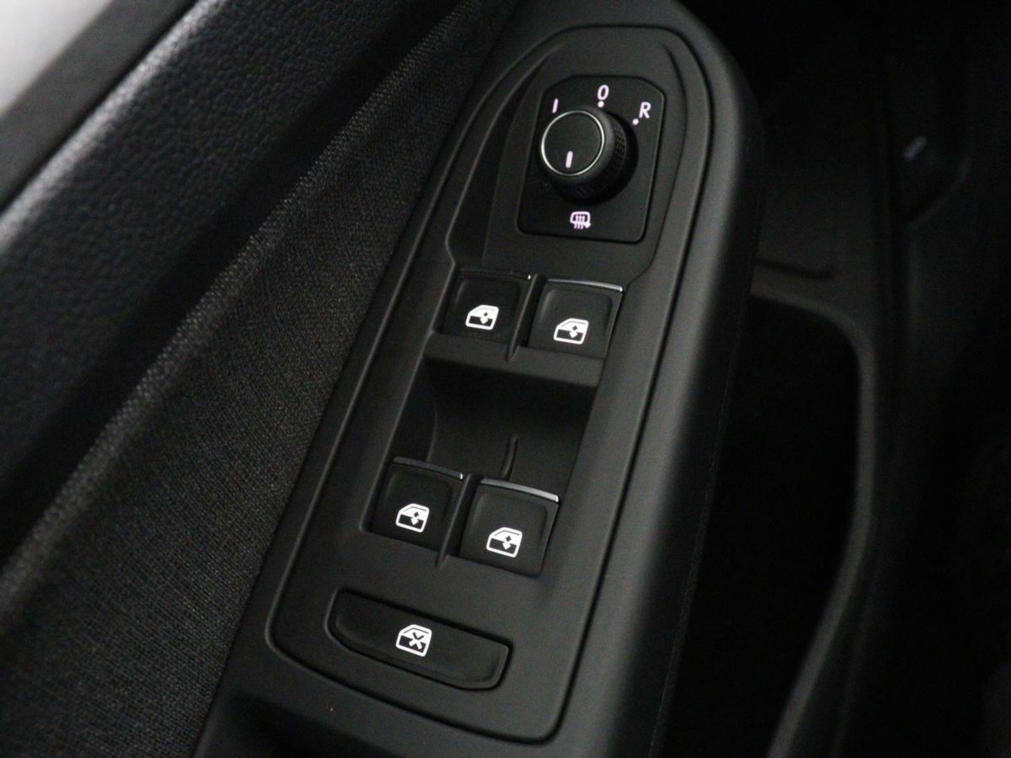 Volkswagen Golf 1.0 TSI Life | Carplay | Adaptive cruise | Navigatie | Parkeerhulp | Full LED | Climate control | DAB | Bluetooth | Digital cockpit