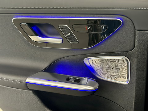 Mercedes-Benz C-Klasse 300 4MATIC AMG Line | Panoramadak | 360° Camera | 19'' Lichtmetaal | Sfeerverlichting | Digital Light | Elektrische Stoelen + Geheugen | Parkeersensoren
