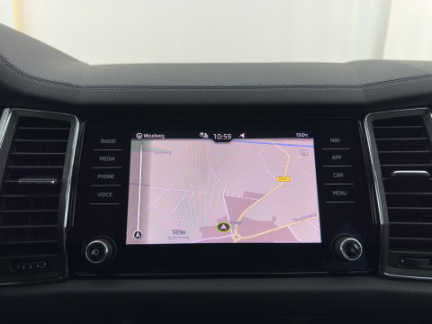 Škoda Kodiaq 1.5 TSI Business Edition (INCL.BTW) *LEATHER-FABRIC | FULL-LED | DIGI-COCKPIT | CAMERA | KEYLESS | DAB+ | NAVI-FULLMAP | SPORT-SEATS | PRIVACY-GLASS | ECC | PDC | CRUISE | 20''ALU | TOWBAR*