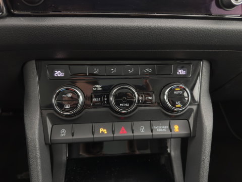Škoda Kodiaq 1.5 TSI Business Edition (INCL.BTW) *LEATHER-FABRIC | FULL-LED | DIGI-COCKPIT | CAMERA | KEYLESS | DAB+ | NAVI-FULLMAP | SPORT-SEATS | PRIVACY-GLASS | ECC | PDC | CRUISE | 20''ALU | TOWBAR*