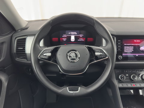 Škoda Kodiaq 1.5 TSI Business Edition (INCL.BTW) *LEATHER-FABRIC | FULL-LED | DIGI-COCKPIT | CAMERA | KEYLESS | DAB+ | NAVI-FULLMAP | SPORT-SEATS | PRIVACY-GLASS | ECC | PDC | CRUISE | 20''ALU | TOWBAR*