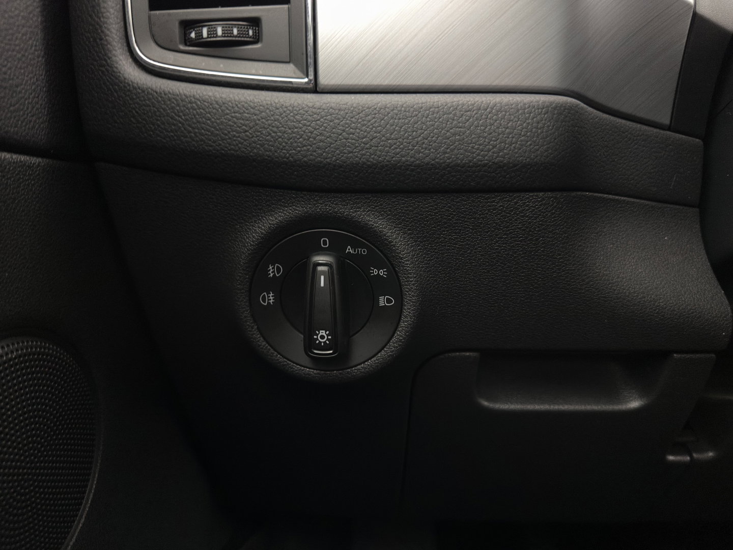 Škoda Kodiaq 1.5 TSI Business Edition (INCL.BTW) *LEATHER-FABRIC | FULL-LED | DIGI-COCKPIT | CAMERA | KEYLESS | DAB+ | NAVI-FULLMAP | SPORT-SEATS | PRIVACY-GLASS | ECC | PDC | CRUISE | 20''ALU | TOWBAR*