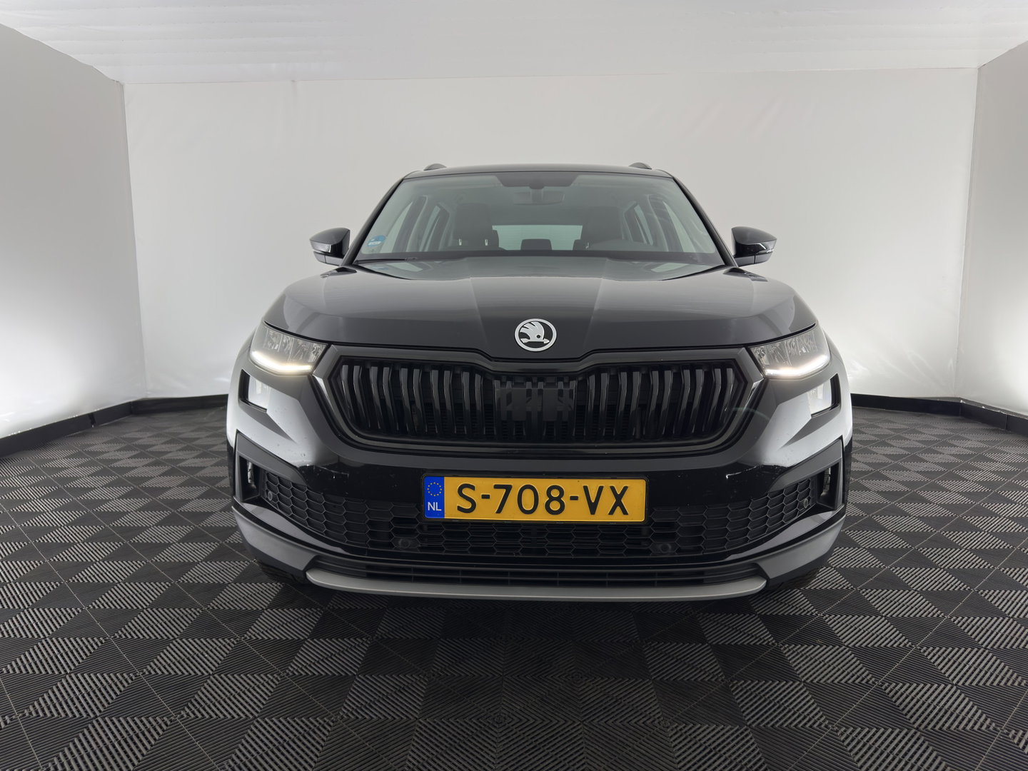 Škoda Kodiaq 1.5 TSI Business Edition (INCL.BTW) *LEATHER-FABRIC | FULL-LED | DIGI-COCKPIT | CAMERA | KEYLESS | DAB+ | NAVI-FULLMAP | SPORT-SEATS | PRIVACY-GLASS | ECC | PDC | CRUISE | 20''ALU | TOWBAR*