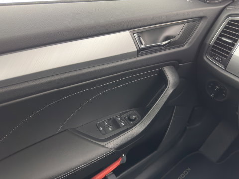 Škoda Kodiaq 1.5 TSI Business Edition (INCL.BTW) *LEATHER-FABRIC | FULL-LED | DIGI-COCKPIT | CAMERA | KEYLESS | DAB+ | NAVI-FULLMAP | SPORT-SEATS | PRIVACY-GLASS | ECC | PDC | CRUISE | 20''ALU | TOWBAR*