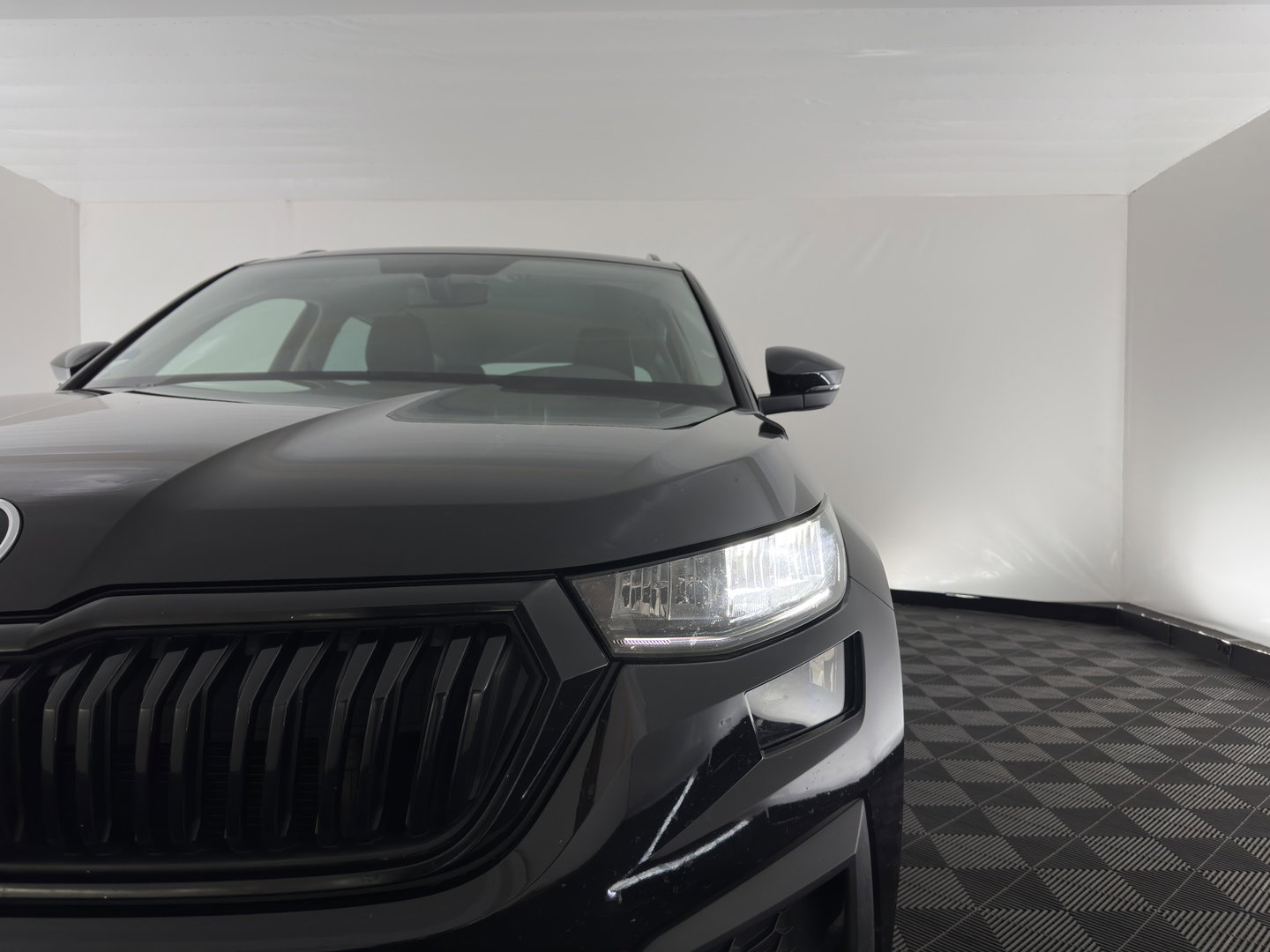 Škoda Kodiaq 1.5 TSI Business Edition (INCL.BTW) *LEATHER-FABRIC | FULL-LED | DIGI-COCKPIT | CAMERA | KEYLESS | DAB+ | NAVI-FULLMAP | SPORT-SEATS | PRIVACY-GLASS | ECC | PDC | CRUISE | 20''ALU | TOWBAR*