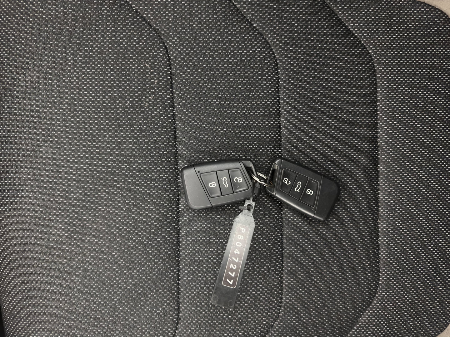 Škoda Kodiaq 1.5 TSI Business Edition (INCL.BTW) *LEATHER-FABRIC | FULL-LED | DIGI-COCKPIT | CAMERA | KEYLESS | DAB+ | NAVI-FULLMAP | SPORT-SEATS | PRIVACY-GLASS | ECC | PDC | CRUISE | 20''ALU | TOWBAR*