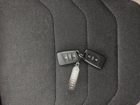 Škoda Kodiaq 1.5 TSI Business Edition (INCL.BTW) *LEATHER-FABRIC | FULL-LED | DIGI-COCKPIT | CAMERA | KEYLESS | DAB+ | NAVI-FULLMAP | SPORT-SEATS | PRIVACY-GLASS | ECC | PDC | CRUISE | 20''ALU | TOWBAR*