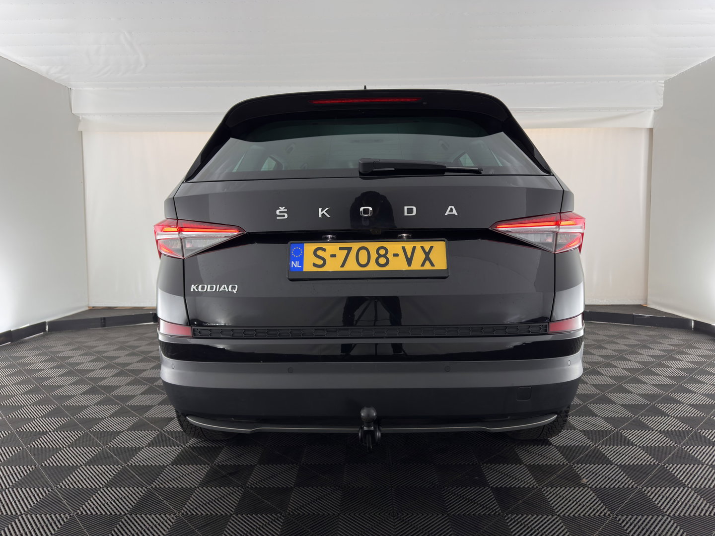 Škoda Kodiaq 1.5 TSI Business Edition (INCL.BTW) *LEATHER-FABRIC | FULL-LED | DIGI-COCKPIT | CAMERA | KEYLESS | DAB+ | NAVI-FULLMAP | SPORT-SEATS | PRIVACY-GLASS | ECC | PDC | CRUISE | 20''ALU | TOWBAR*
