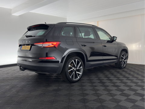 Škoda Kodiaq 1.5 TSI Business Edition (INCL.BTW) *LEATHER-FABRIC | FULL-LED | DIGI-COCKPIT | CAMERA | KEYLESS | DAB+ | NAVI-FULLMAP | SPORT-SEATS | PRIVACY-GLASS | ECC | PDC | CRUISE | 20''ALU | TOWBAR*