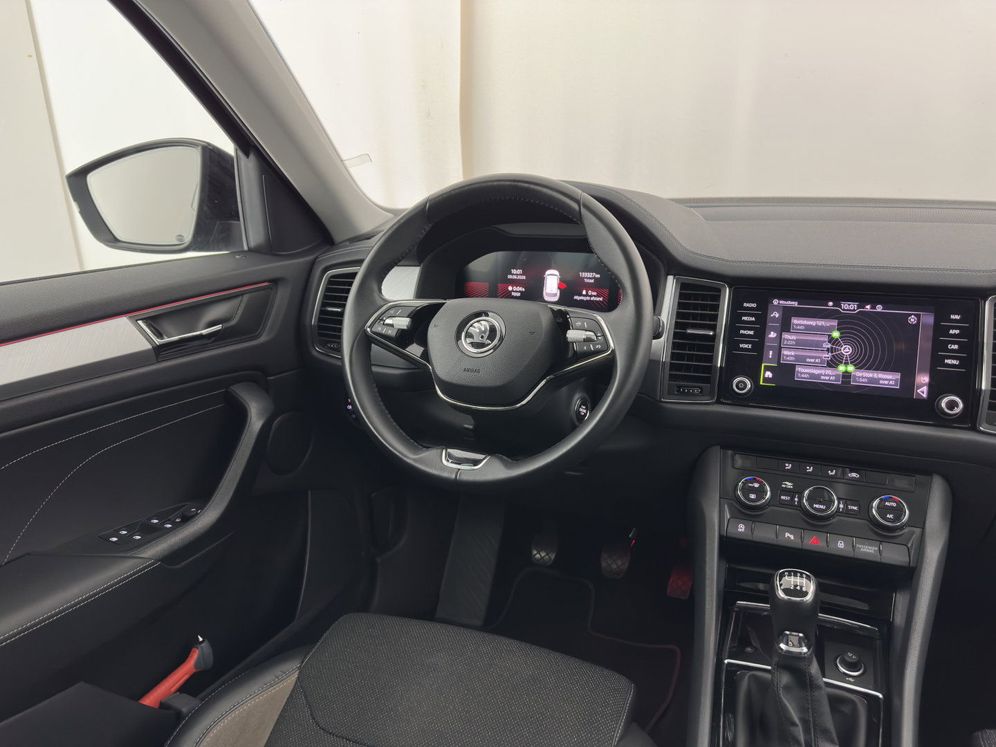 Škoda Kodiaq 1.5 TSI Business Edition (INCL.BTW) *LEATHER-FABRIC | FULL-LED | DIGI-COCKPIT | CAMERA | KEYLESS | DAB+ | NAVI-FULLMAP | SPORT-SEATS | PRIVACY-GLASS | ECC | PDC | CRUISE | 20''ALU | TOWBAR*