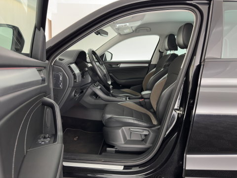 Škoda Kodiaq 1.5 TSI Business Edition (INCL.BTW) *LEATHER-FABRIC | FULL-LED | DIGI-COCKPIT | CAMERA | KEYLESS | DAB+ | NAVI-FULLMAP | SPORT-SEATS | PRIVACY-GLASS | ECC | PDC | CRUISE | 20''ALU | TOWBAR*