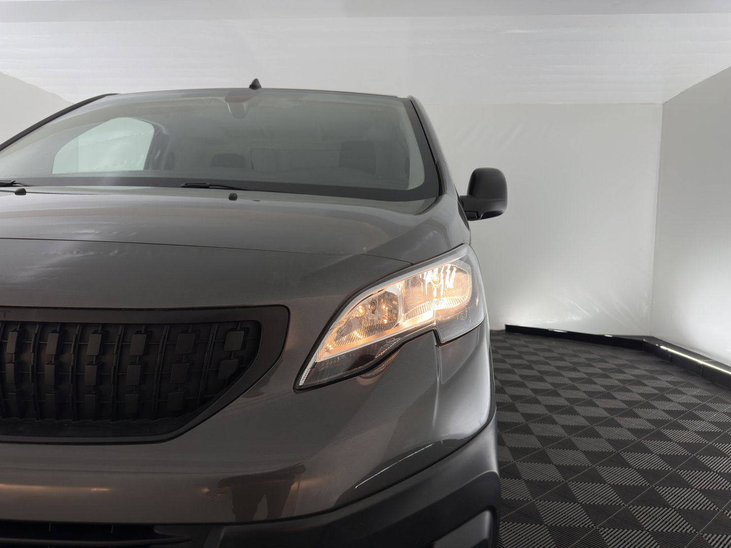 Peugeot e-Expert Standard Premium 75 kWh [3-Fase] {SOH-94%} Aut. *CARPLAY | CAMERA | AIRCO | COMFORT-SEATS | DAB+ | PDC | CRUISE*