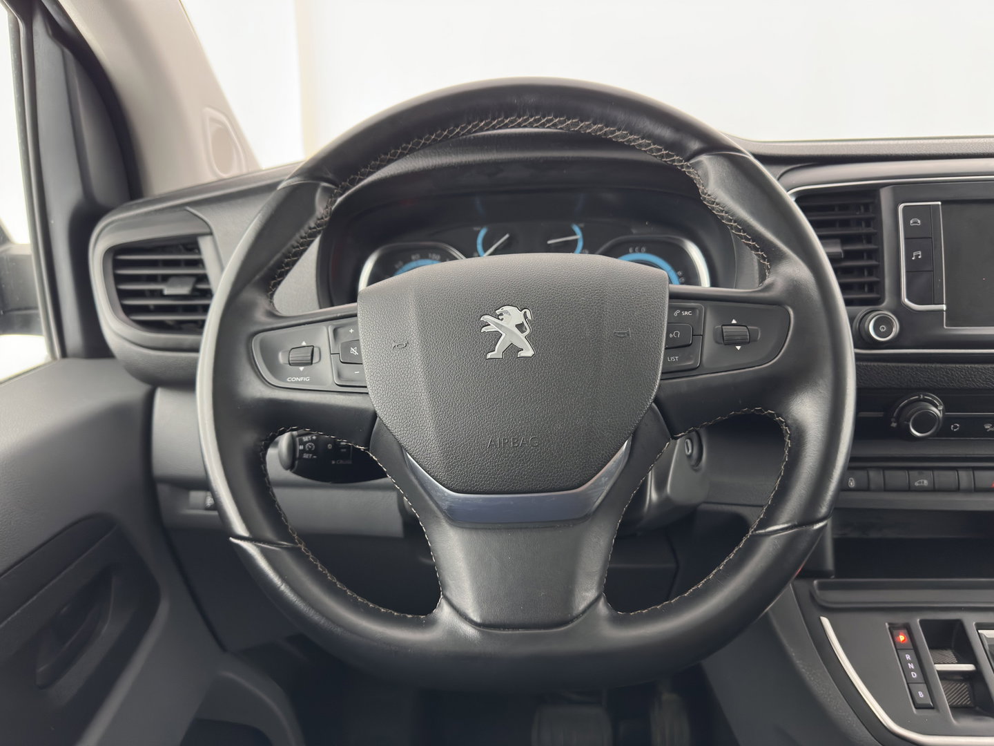 Peugeot e-Expert Standard Premium 75 kWh [3-Fase] {SOH-94%} Aut. *CARPLAY | CAMERA | AIRCO | COMFORT-SEATS | DAB+ | PDC | CRUISE*