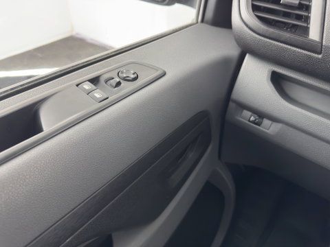 Peugeot e-Expert Standard Premium 75 kWh [3-Fase] {SOH-94%} Aut. *CARPLAY | CAMERA | AIRCO | COMFORT-SEATS | DAB+ | PDC | CRUISE*