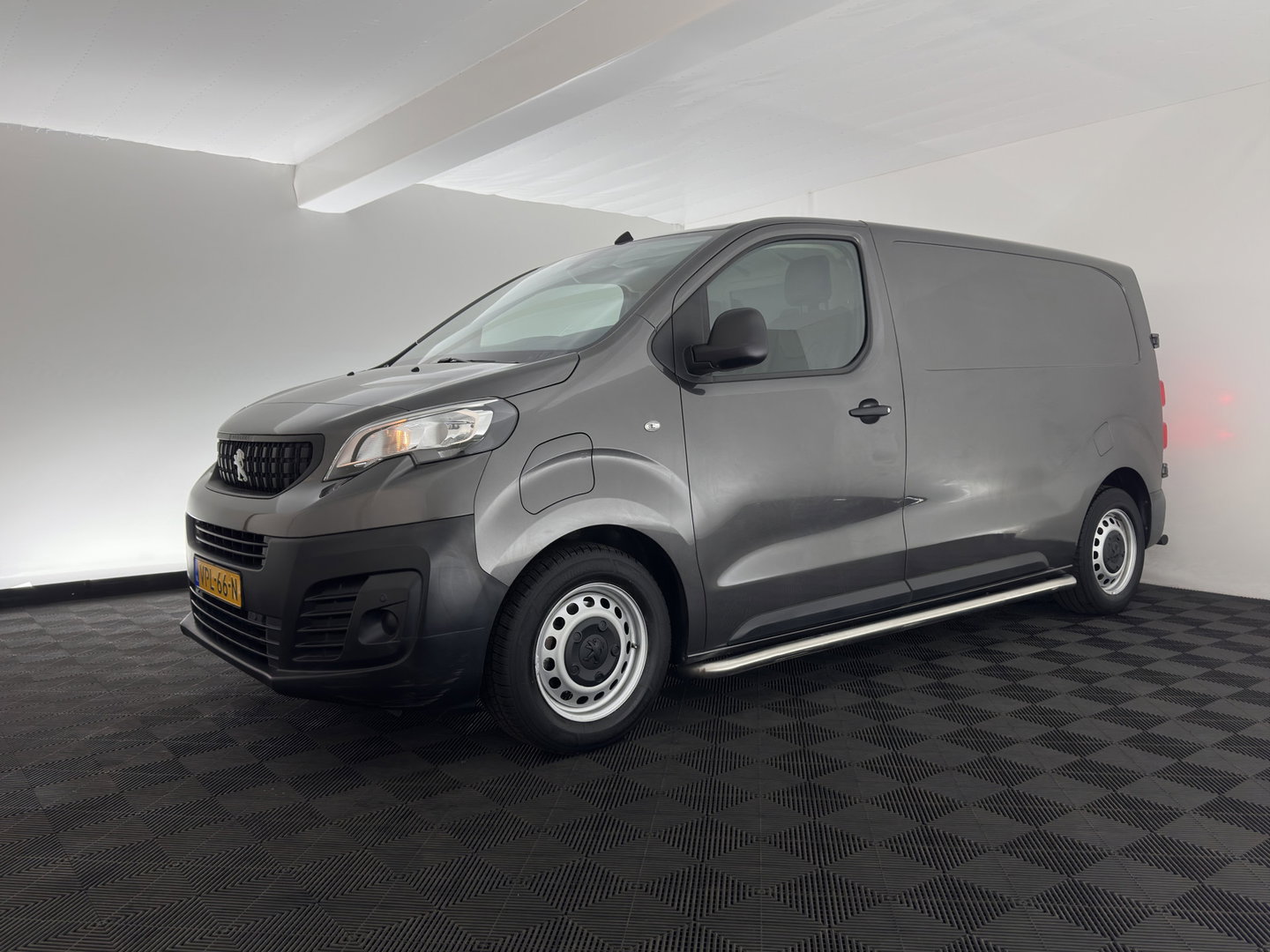 Peugeot e-Expert Standard Premium 75 kWh [3-Fase] {SOH-94%} Aut. *CARPLAY | CAMERA | AIRCO | COMFORT-SEATS | DAB+ | PDC | CRUISE*