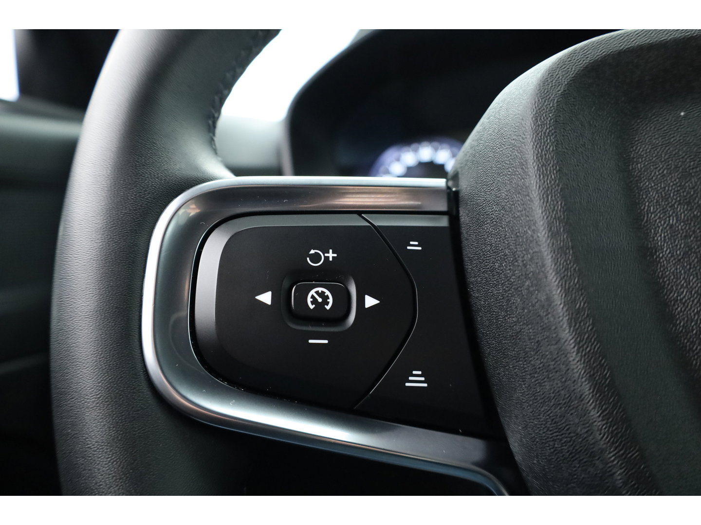 Volvo XC40 1.5 T5 Plug-in hybrid Plus Bright | Facelift | ACC | 360 camera | Elek. Stoelen | Blis | Stoel + stuurverw. | Tailord Wool
