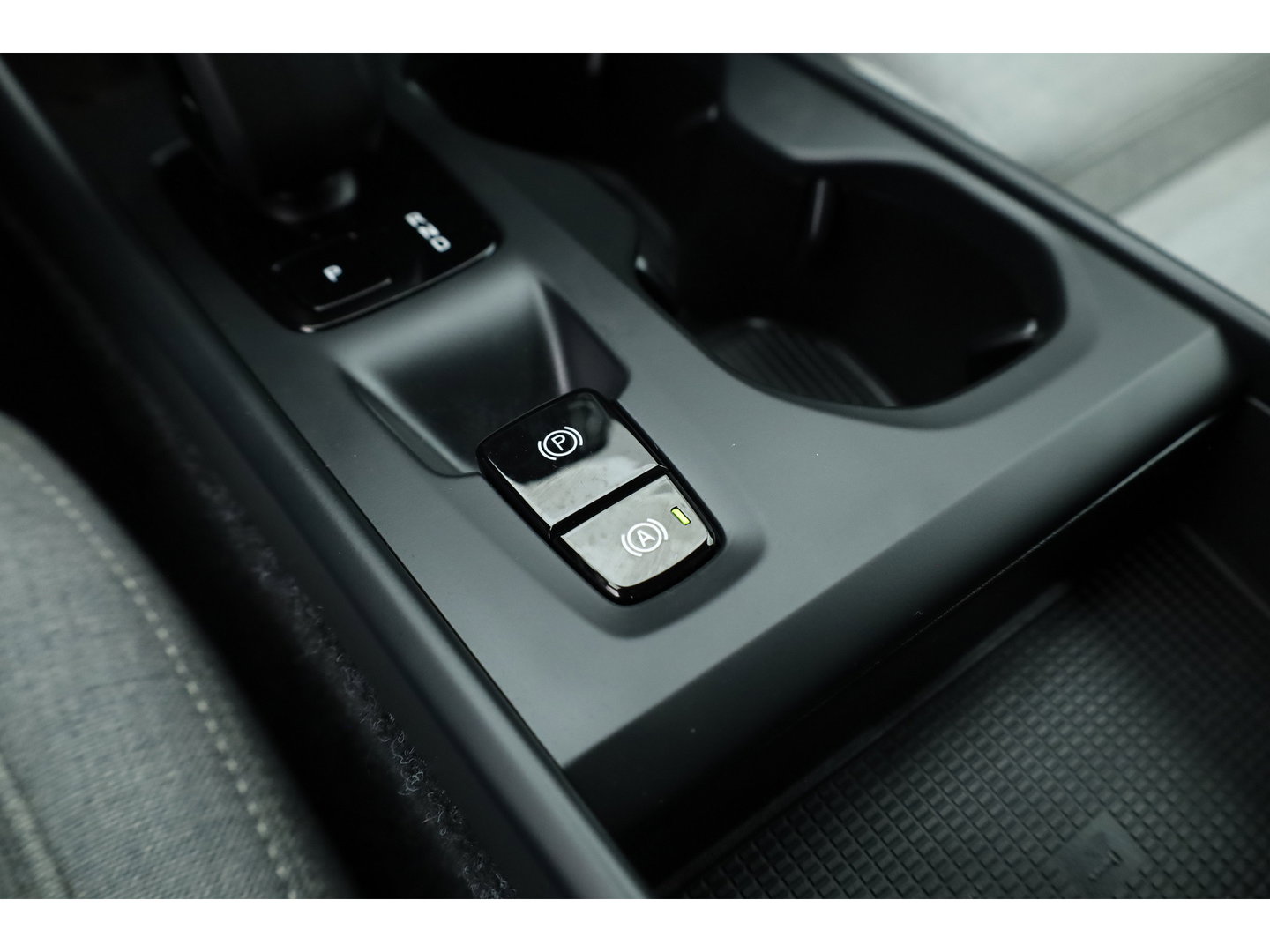 Volvo XC40 1.5 T5 Plug-in hybrid Plus Bright | Facelift | ACC | 360 camera | Elek. Stoelen | Blis | Stoel + stuurverw. | Tailord Wool