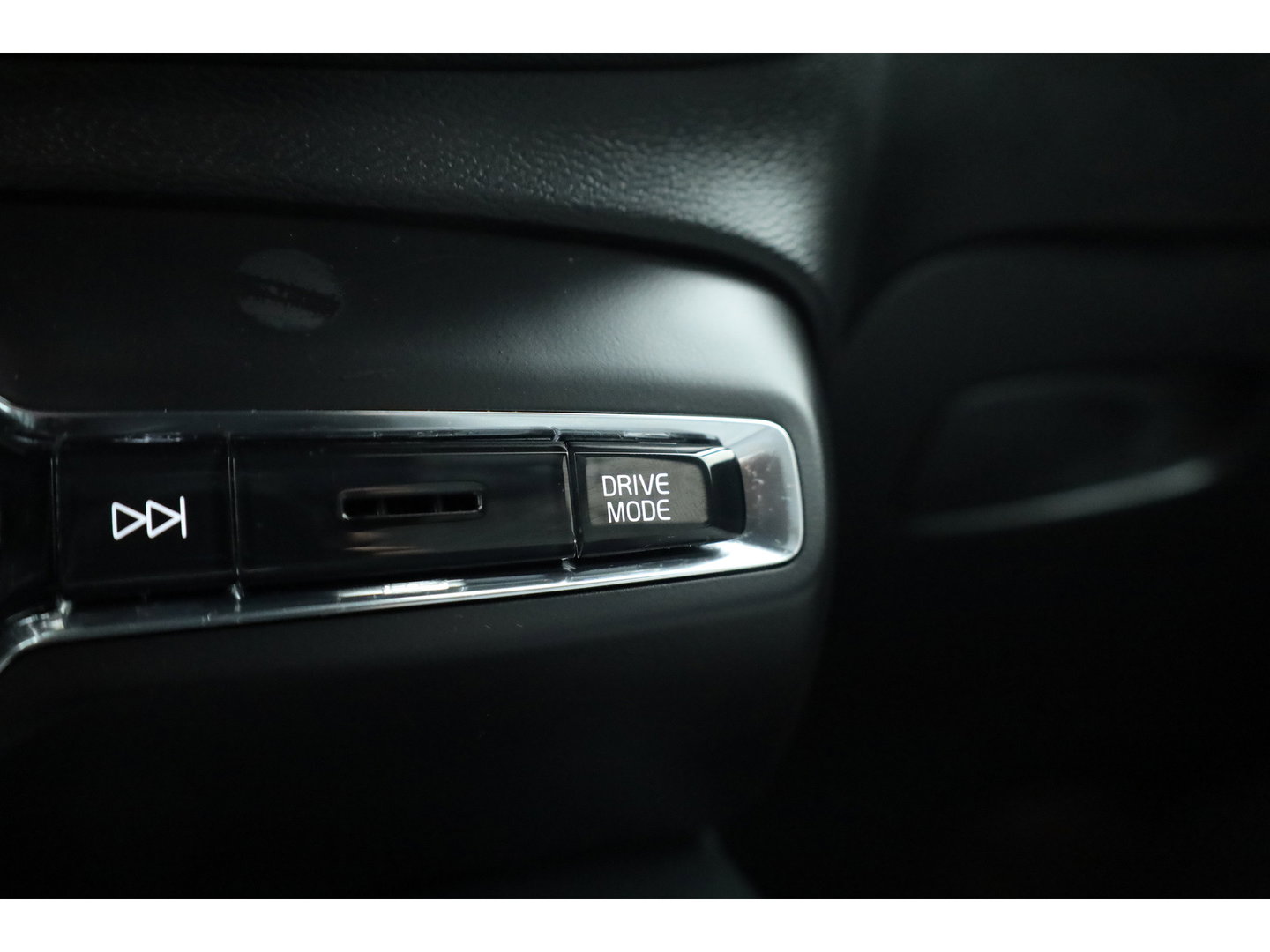 Volvo XC40 1.5 T5 Plug-in hybrid Plus Bright | Facelift | ACC | 360 camera | Elek. Stoelen | Blis | Stoel + stuurverw. | Tailord Wool