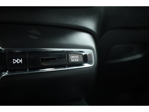 Volvo XC40 1.5 T5 Plug-in hybrid Plus Bright | Facelift | ACC | 360 camera | Elek. Stoelen | Blis | Stoel + stuurverw. | Tailord Wool