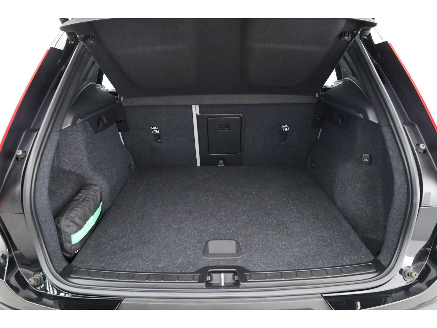 Volvo XC40 1.5 T5 Plug-in hybrid Plus Bright | Facelift | ACC | 360 camera | Elek. Stoelen | Blis | Stoel + stuurverw. | Tailord Wool