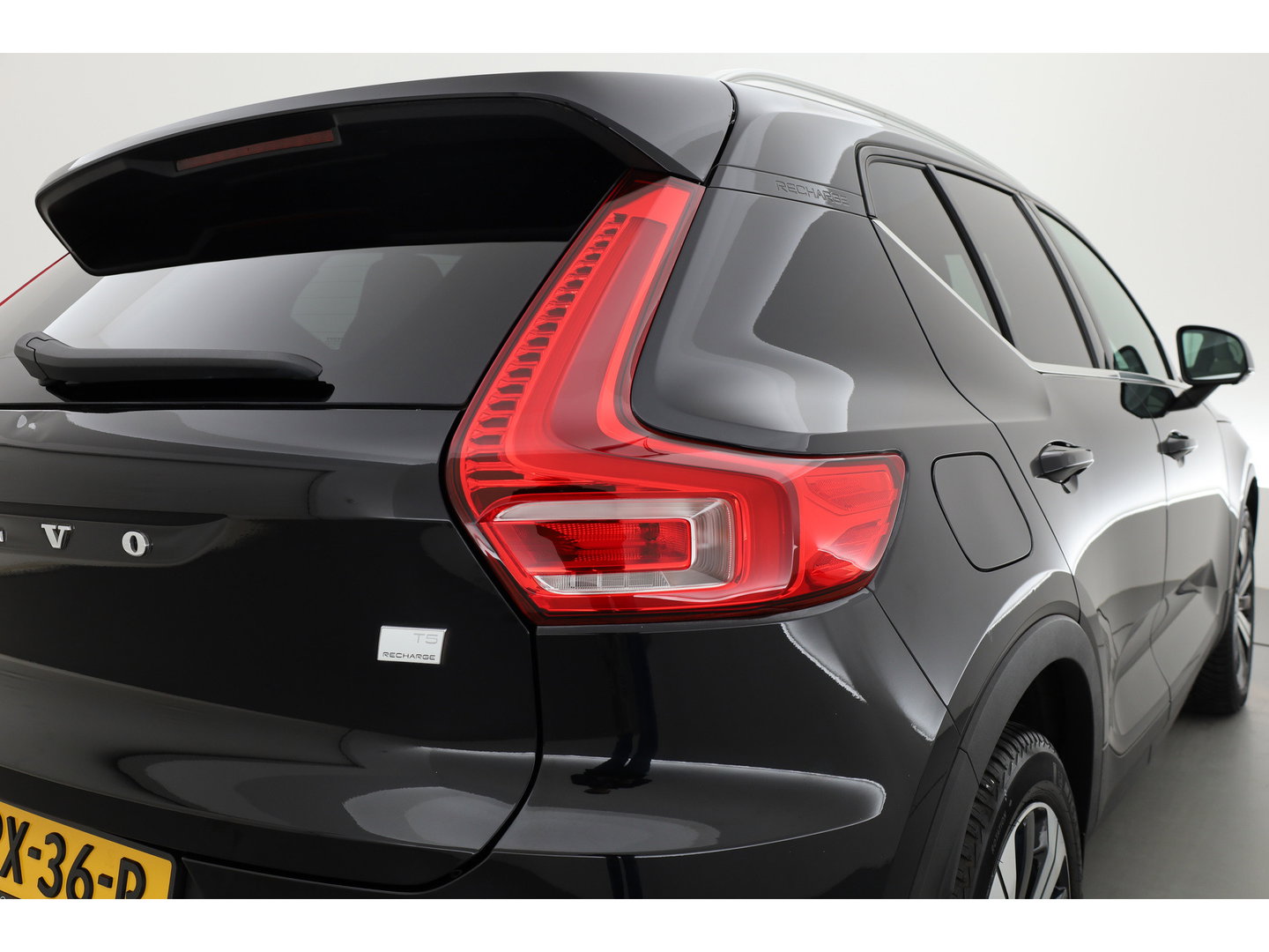 Volvo XC40 1.5 T5 Plug-in hybrid Plus Bright | Facelift | ACC | 360 camera | Elek. Stoelen | Blis | Stoel + stuurverw. | Tailord Wool