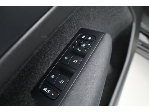 Volvo XC40 1.5 T5 Plug-in hybrid Plus Bright | Facelift | ACC | 360 camera | Elek. Stoelen | Blis | Stoel + stuurverw. | Tailord Wool