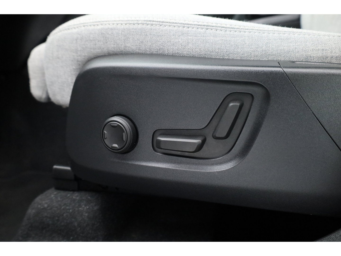 Volvo XC40 1.5 T5 Plug-in hybrid Plus Bright | Facelift | ACC | 360 camera | Elek. Stoelen | Blis | Stoel + stuurverw. | Tailord Wool