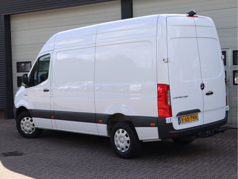 Mercedes-Benz eSprinter 320 81kWh L2H2 - Trekhaak - Cruise - MBUX - 2025