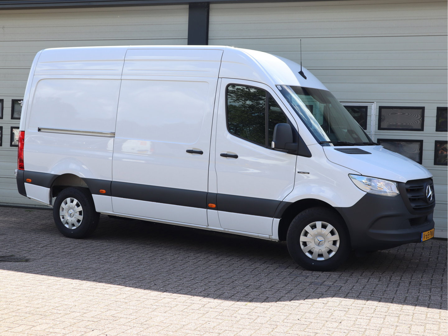 Mercedes-Benz eSprinter 320 81kWh L2H2 - Trekhaak - Cruise - MBUX - 2025