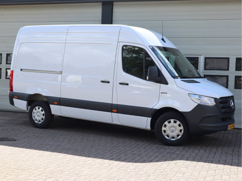 Mercedes-Benz eSprinter 320 81kWh L2H2 - Trekhaak - Cruise - MBUX - 2025
