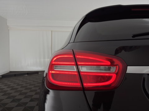 Mercedes-Benz GLA 200 CDI Edition Aut. *LEATHER-FABRIC | XENON | SPORTSEATS | CAMERA | NAVI-FULLMAP | PRIVACY-GLASS | SHIFTPADDLES | ECC | PDC | TOWBAR | CRUISE | 18''ALU*