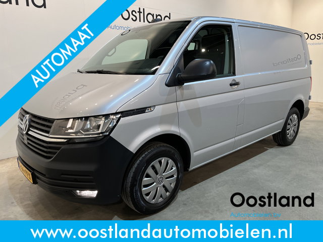 Volkswagen Transporter - 2.0 TDI L1H1 150 PK Automaat / Airco / Cruise Control Adap. / CarPlay / PDC / Navigatie / 3-Zits