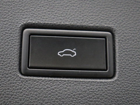 Volkswagen T-Roc 1.5 TSI Style Business | Trekhaak | Stoelverwarming | Camera | Carplay | Adaptive cruise | Navigatie | Parkeerhulp | DAB | Bluetooth | Climate control