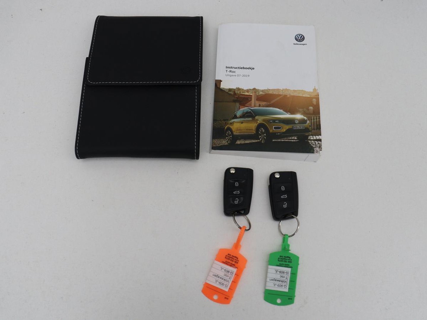Volkswagen T-Roc 1.5 TSI Style Business | Trekhaak | Stoelverwarming | Camera | Carplay | Adaptive cruise | Navigatie | Parkeerhulp | DAB | Bluetooth | Climate control