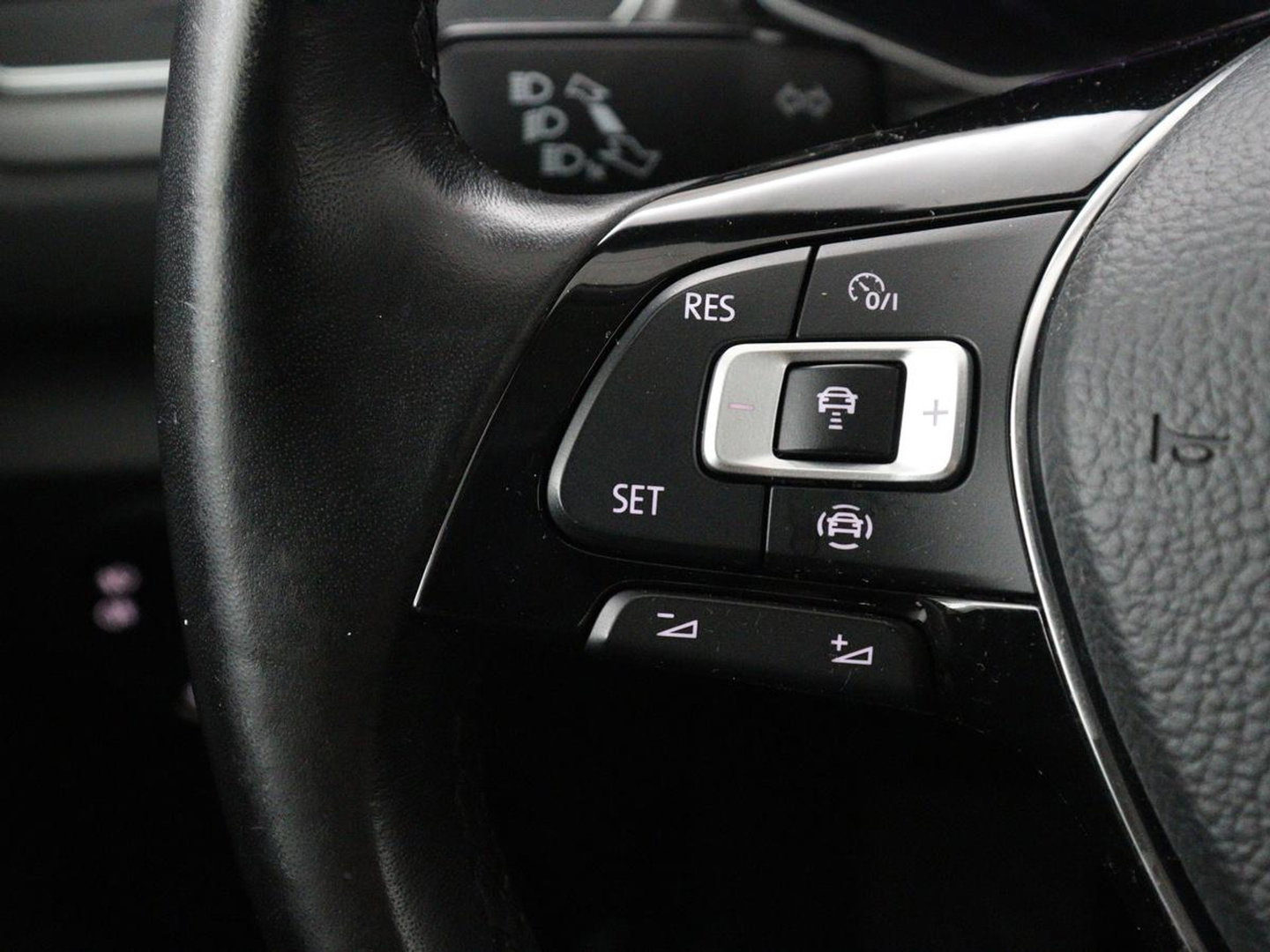 Volkswagen T-Roc 1.5 TSI Style Business | Trekhaak | Stoelverwarming | Camera | Carplay | Adaptive cruise | Navigatie | Parkeerhulp | DAB | Bluetooth | Climate control