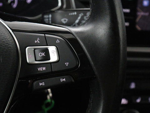 Volkswagen T-Roc 1.5 TSI Style Business | Trekhaak | Stoelverwarming | Camera | Carplay | Adaptive cruise | Navigatie | Parkeerhulp | DAB | Bluetooth | Climate control